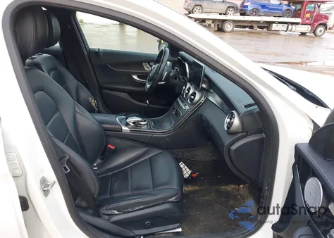 2015 Mercedes-Benz C 300 Sport 4Matic z USA, uszkodzony, nr VIN 55SWF4KB7FU025503